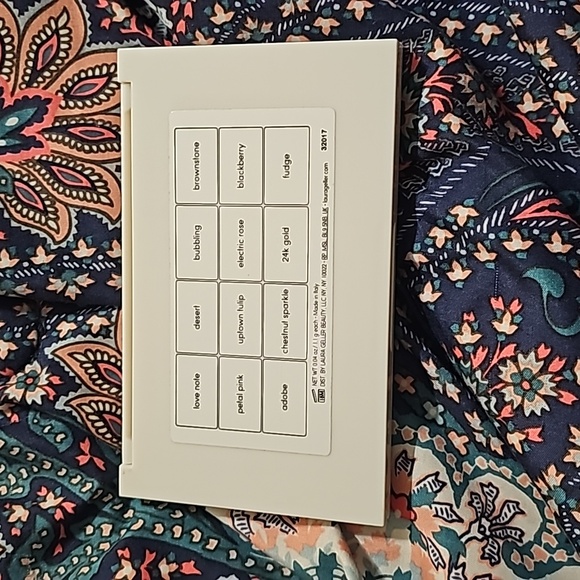 2 eyeshadow palettes - Picture 5 of 5